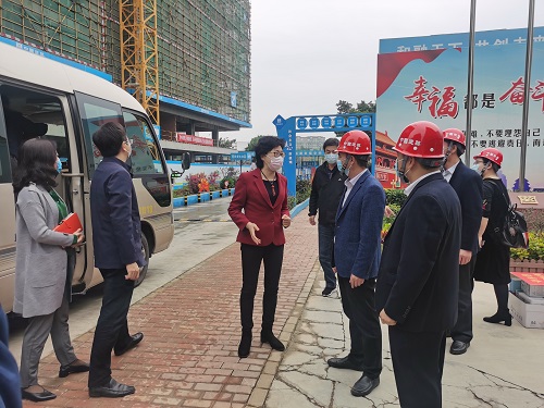 市委常委倪超走访慰问火炬新科广场项目